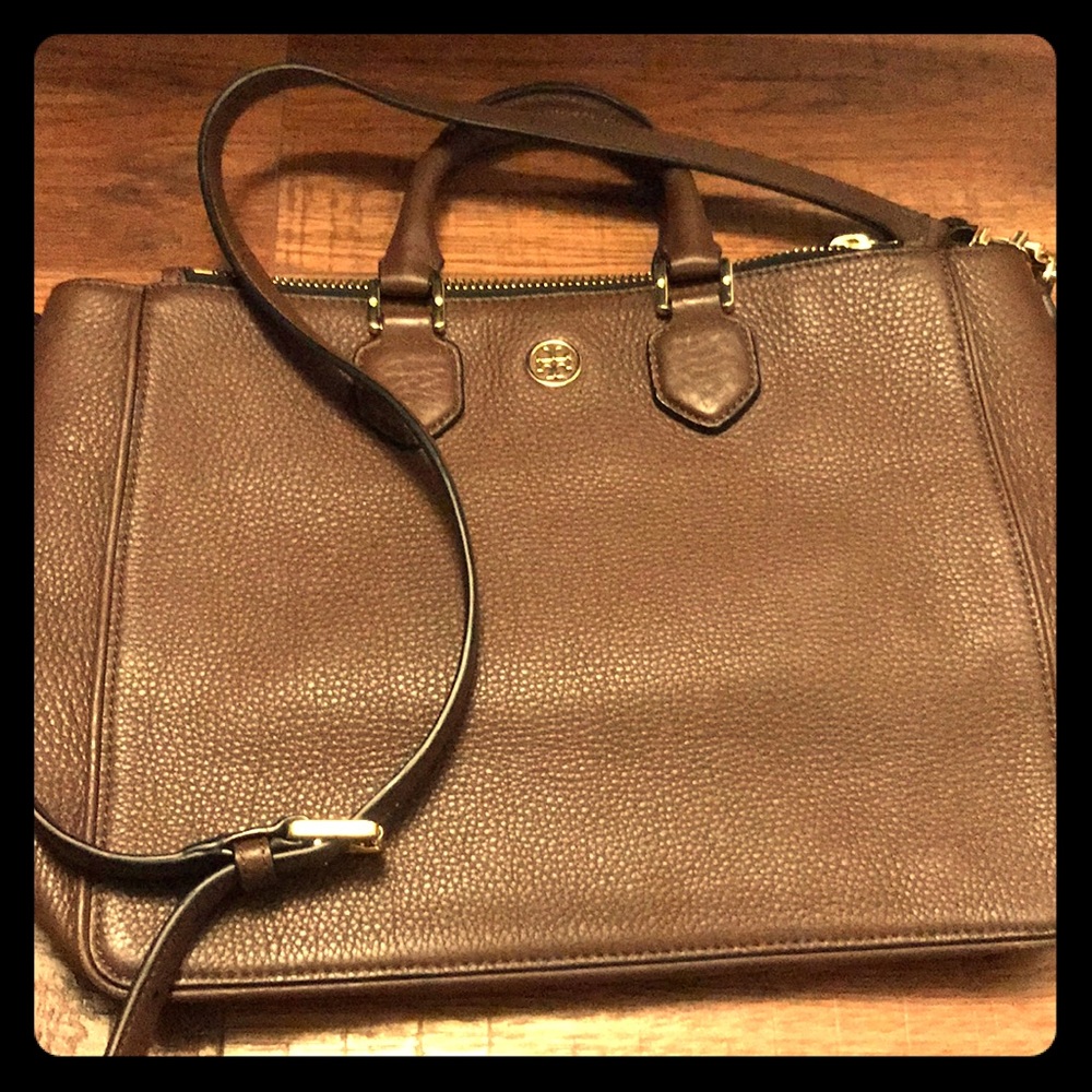 Tory Burch should bag or carry tote.